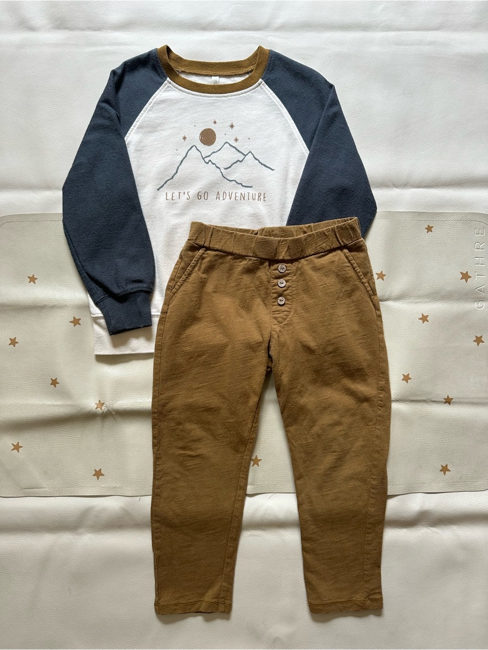 4/5 Rylee + Cru Adventure Mountain Crewneck & Matching Brown Cotton Pants